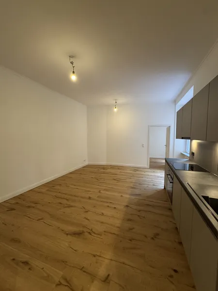 Singles & Paare aufgepasst ! sanierte Wohnung direkt am Viktoriapark! — photo 1